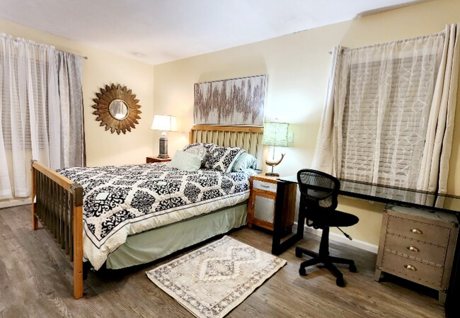 Foto del edificio - 767 Aragon Ave NE