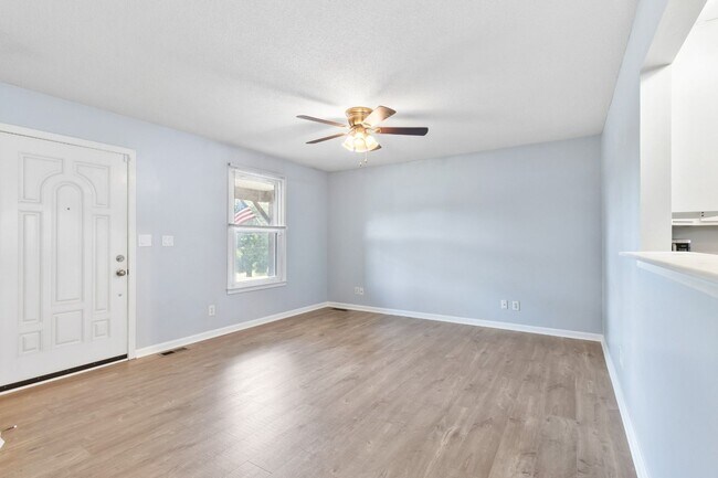Foto del edificio - 737 W Creek Dr