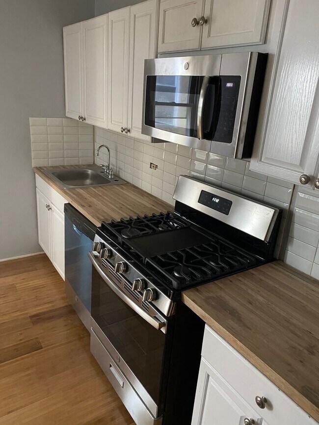 Foto del edificio - 5151 Brown St