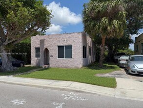 Building Photo - 1154 W 25th St