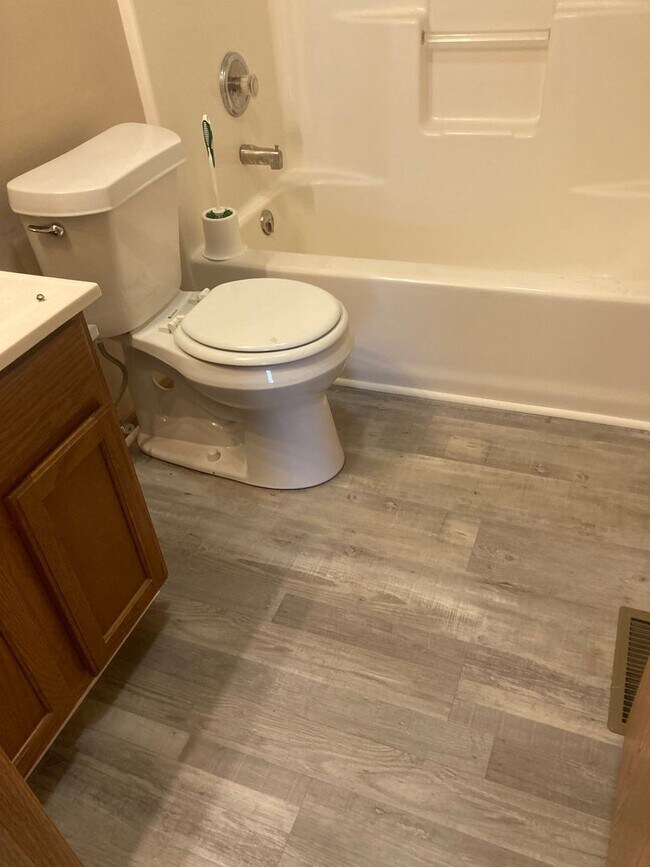 Foto del edificio - 509 Tuttle Ave