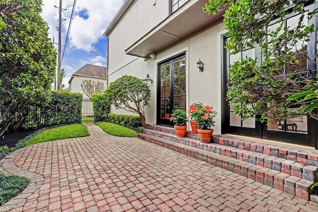 Foto del edificio - 1207 Ripple Creek Dr