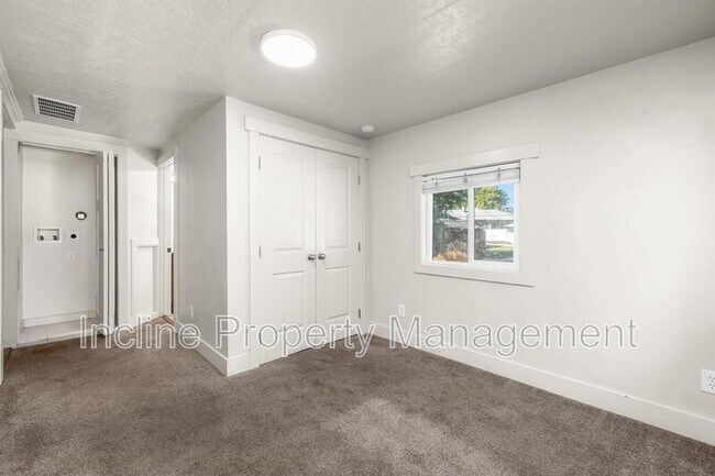 Building Photo - 43 N 100 W