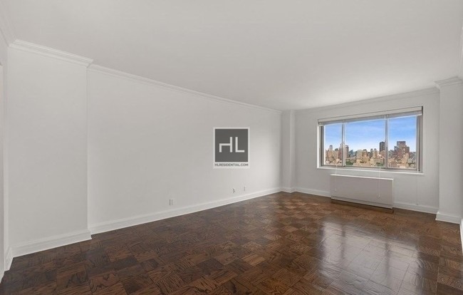 Building Photo - 211 E 70th St