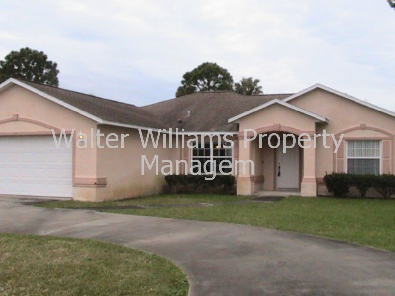 Check this one out! Open Split Spacious H... House for Rent in Palm