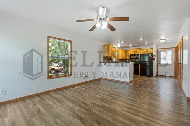 Building Photo - 305 S Elm St