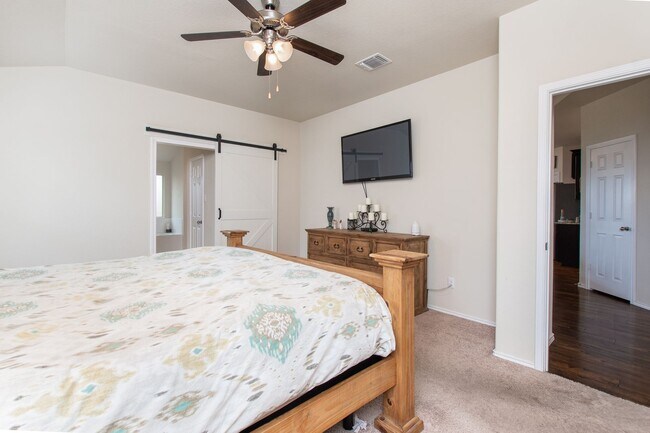 Foto del edificio - 1214 Juneberry Pk Dr