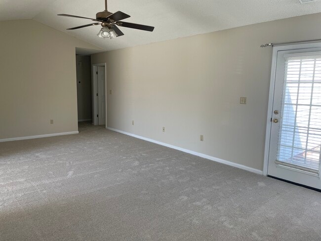 Building Photo - 437 Riverside Chase Cir