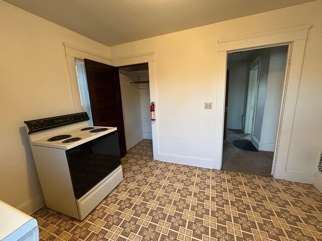 Building Photo - col123