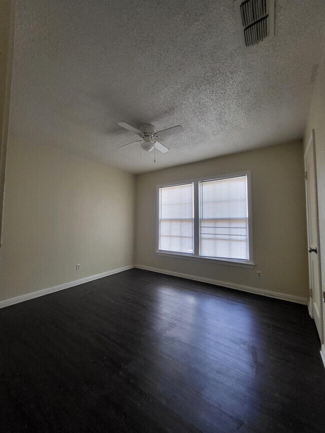 Building Photo - 1106 Williamson Dr