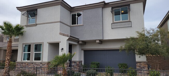 Building Photo - 5425 Desert Mirage St