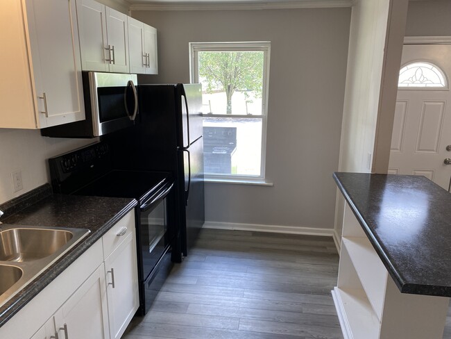 Kitchen - 1006 W Main St