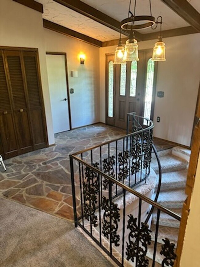 Building Photo - Lake Front Property in Lakeville, 4 beds /...