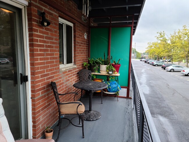 Building Photo - 1323 Anderson Ave