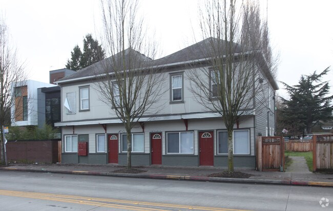 Building Photo - 817 S Cloverdale St