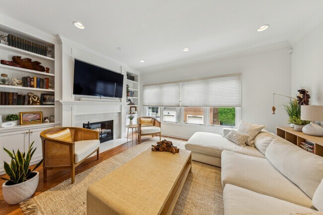 Foto del edificio - 1806 W Diversey Pkwy