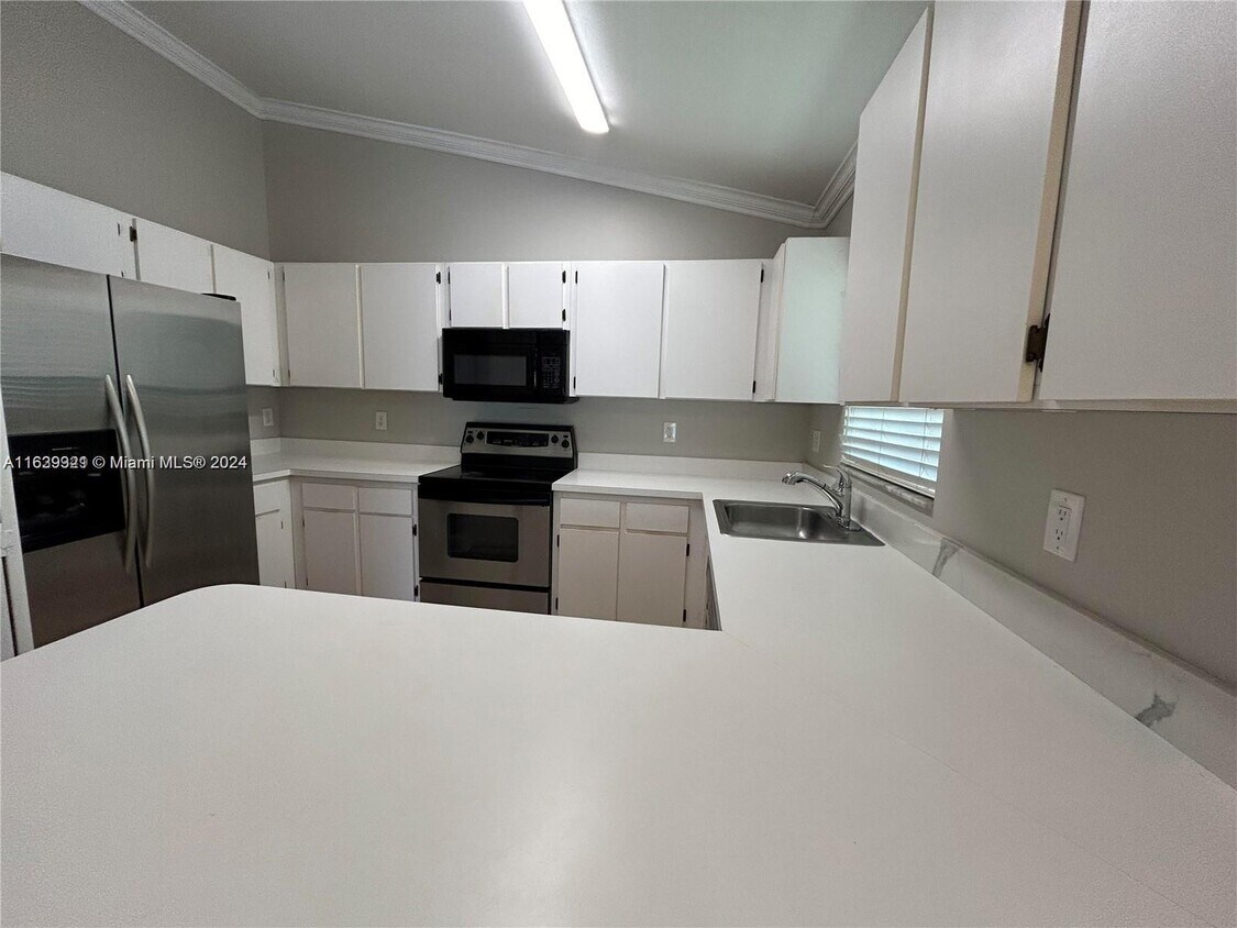 510 NW 108Th Ter, Pembroke Pines, FL 33026 - Townhome Rentals in Pembroke  Pines FL | Apartments.com