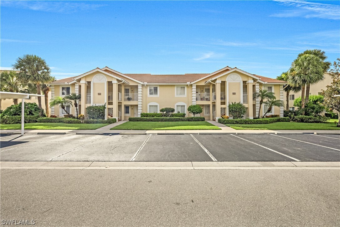 7800 Emerald Cir Unit B104, Naples, FL 34109 Condo for Rent in