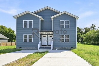Building Photo - 435 Harding St
