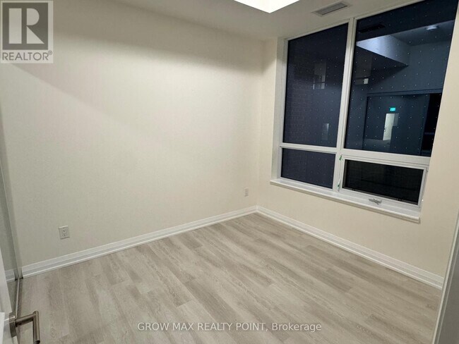 Photo du bâtiment - 3260 Sheppard Ave E