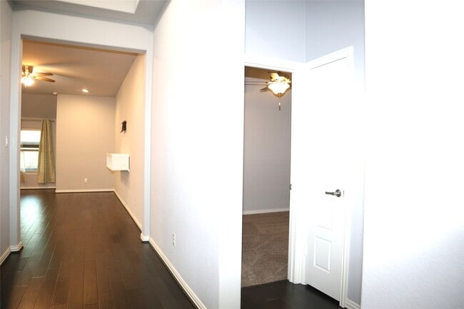 Building Photo - 4553 New Country Dr