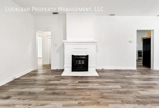 Building Photo - 336 W 18th St