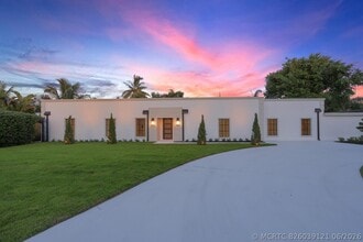 Building Photo - 391 W Riverside Dr