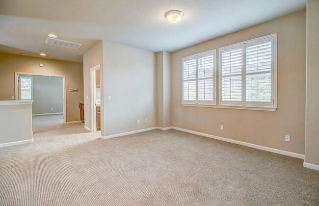 Foto del edificio - 30 Sheen Ct