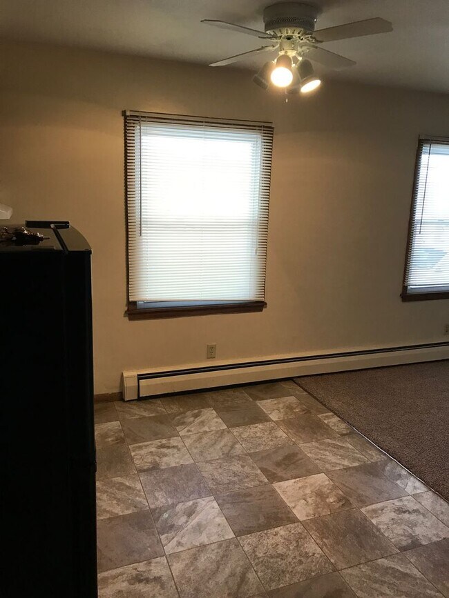 Foto del edificio - Forestview 1 Bedroom Upper Floor