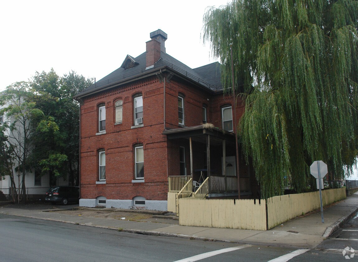158 Newbury St, Lawrence, MA 01841 Apartments in Lawrence, MA