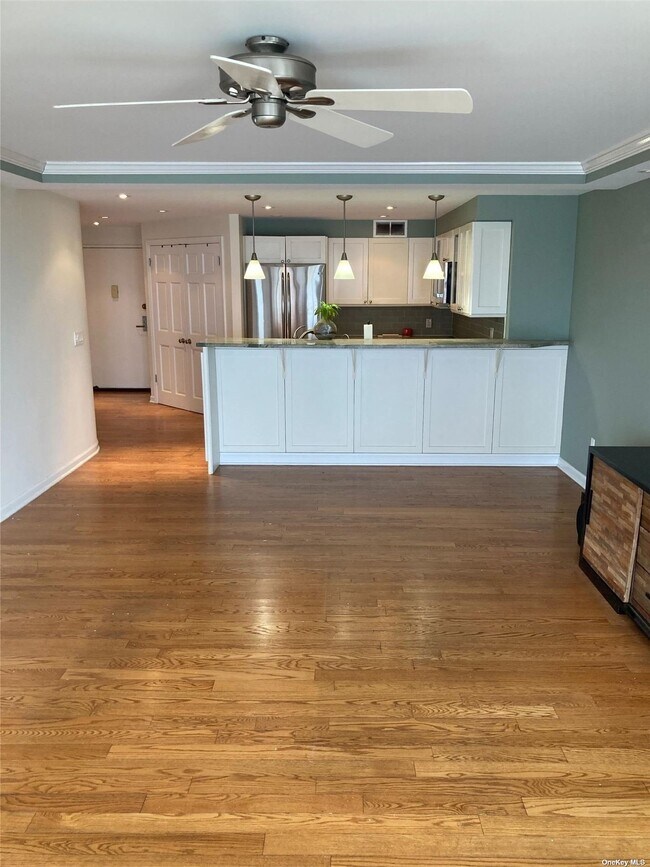 Foto del edificio - 170 W Broadway