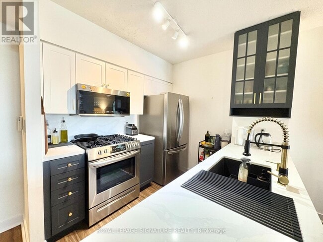 Building Photo - 10 Navy Wharf Ct