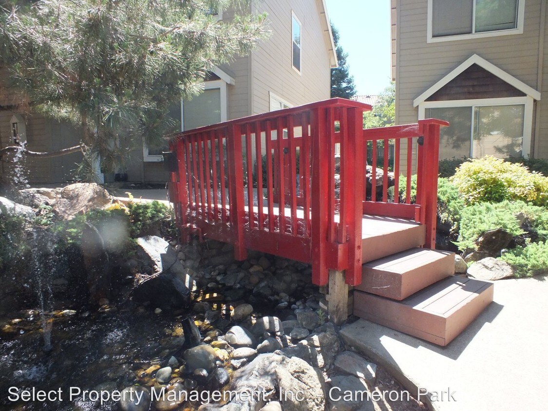 Primary Photo - 2584 Greenwood Ln