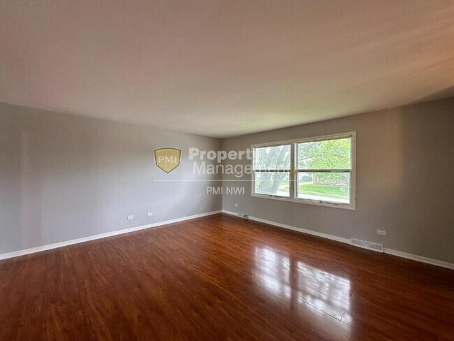 Building Photo - 708 Sandi Ln