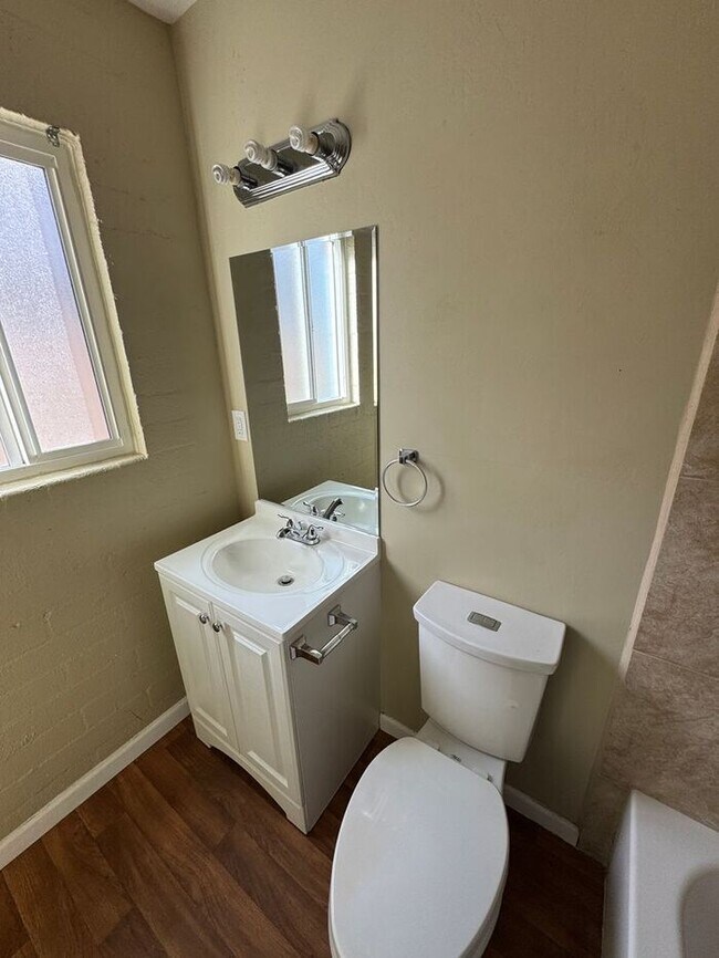 Foto del edificio - 4302 E Bellevue St