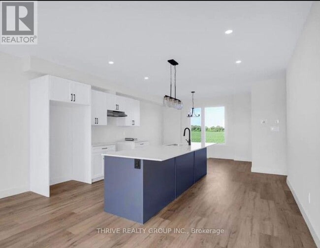 Building Photo - 1595-1595 Capri Cres
