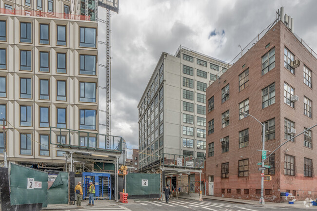 Building Photo - 475 Kent Williamsburg Lofts