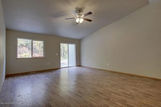 Foto del edificio - 1121 E Dellwood St