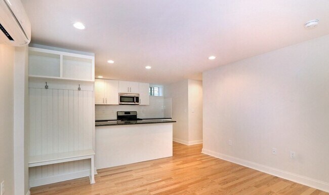 Building Photo - 3 Hollis Park