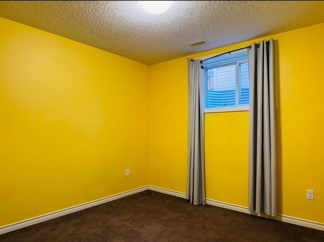 Building Photo - 364 Martindale Dr NE