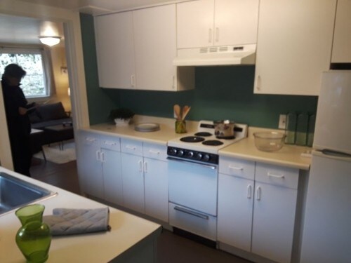 Building Photo - One bedroom duplex - 1 bedroom