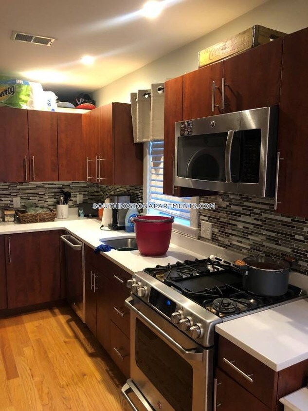 Primary Photo - 102 D St