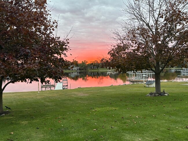 Lake View - 504 Burgess Dr