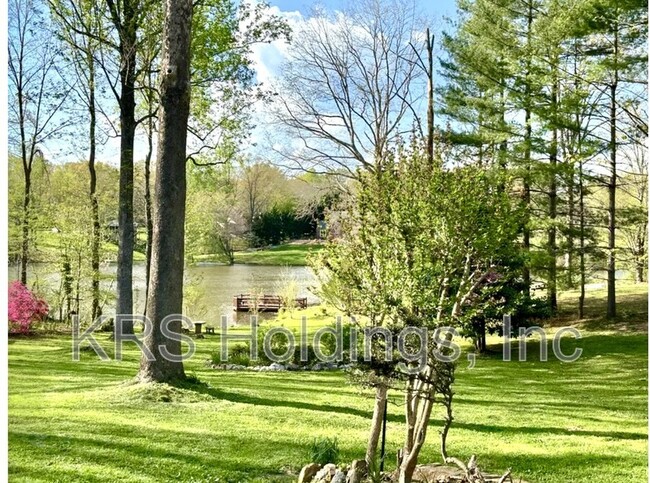 Building Photo - 371 Lake Forest Dr
