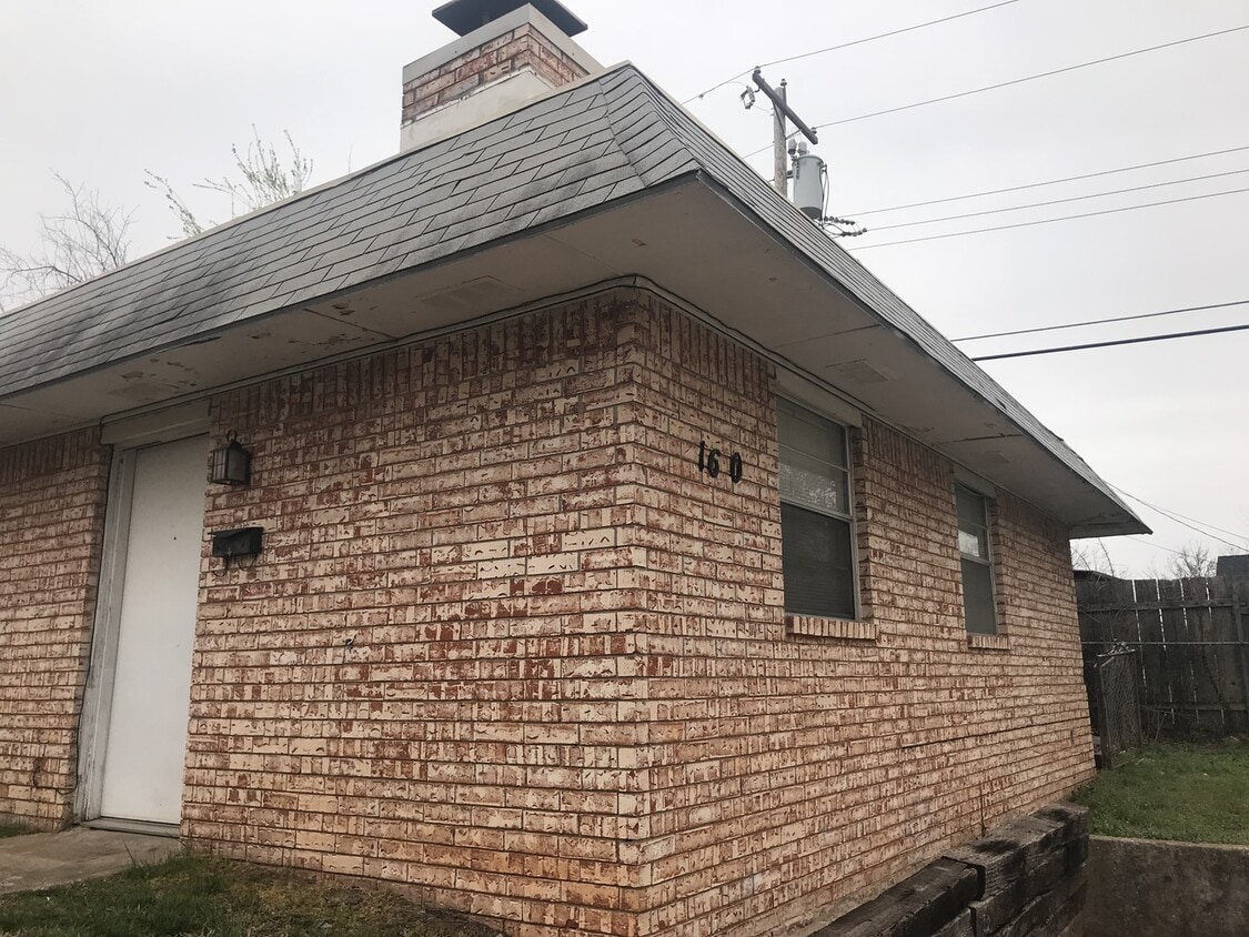 Primary Photo - 2 bed, 1 bath duplex for rent in Moore nea...
