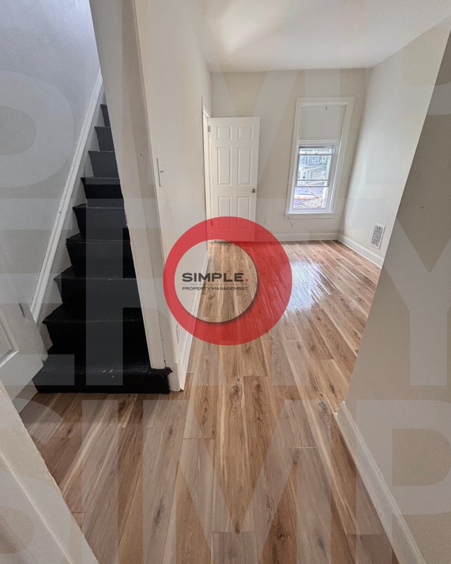 Foto del edificio - 4 Bedroom / 1 bathroom house