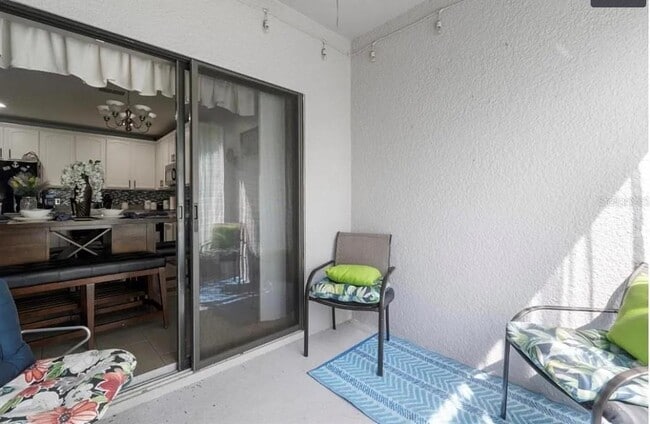 Building Photo - 2492 Seven Oaks Dr