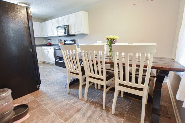Foto del edificio - Pet Friendly Three Bedroom!