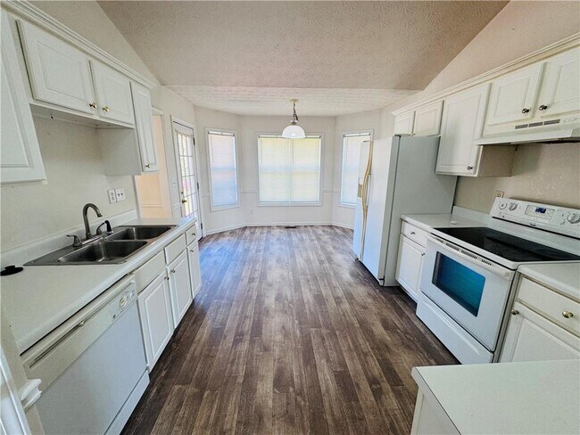 Foto del edificio - 3165 Chandon Ln