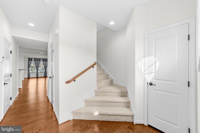 Building Photo - 42 Sundance Dr